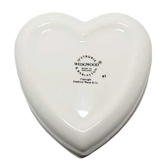 Wedgwood Beatrix Potter Peter Rabbit Heart Shaped Lidded Jewelry Trinket - Picture 8 of 9